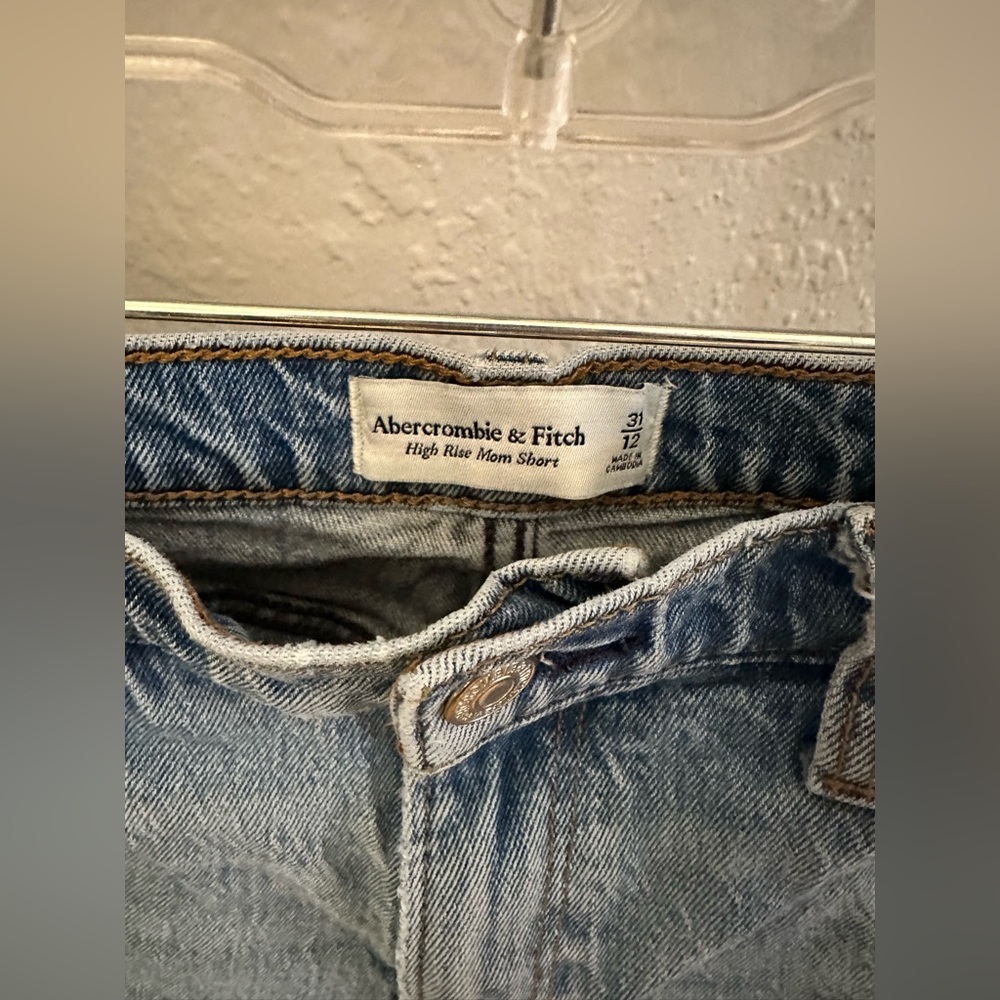 Abercrombie & Fitch High Rise / Mom Jeans
